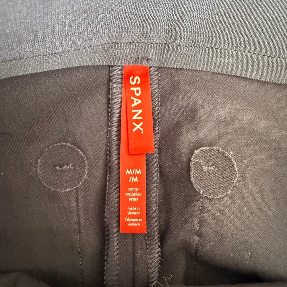 Spanx On-the-Go Kick Flare Pants Classic Navy Blue Petite Medium NWT 20367Q - Picture 6 of 7